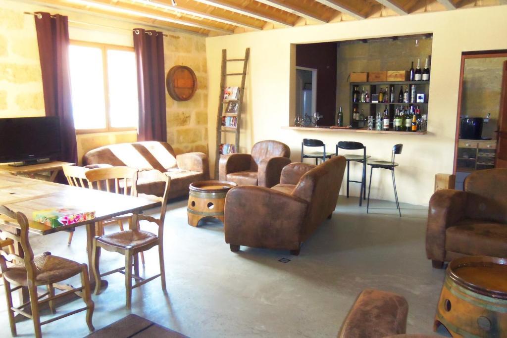 La Petite Madeleine Hotel Кастион-ла-Батай Екстериор снимка